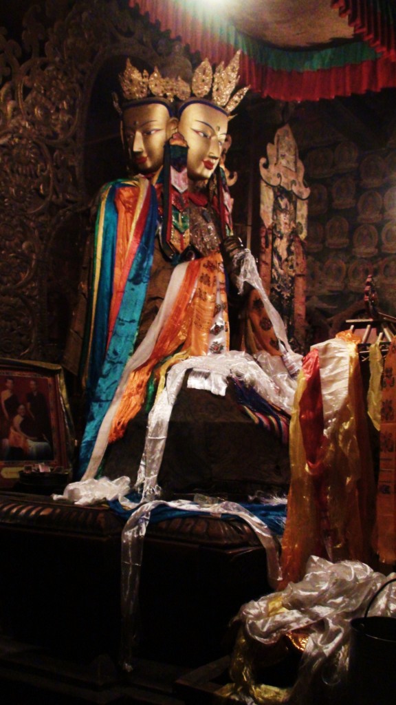 Zdjęcia: W klasztorze, Gyantse, Święta postać, TYBET Zdjęcia: W klasztorze, Gyantse, Święta postać, TYBET