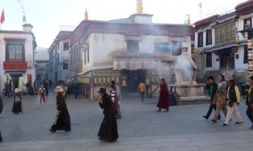 Zdjcie TYBET / Lhasa  / nn / Kolej Tybetaska 