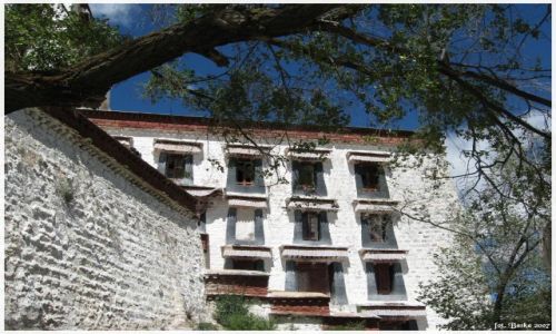Zdjecie TYBET / Tybet / Lhasa - Potala / Okienka