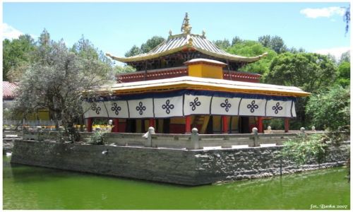 Zdjecie TYBET / Tybet / Lhasa - Norbulinka / W ogrodzie