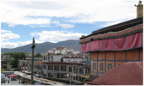 Zdjecie TYBET / Tybet / Lhasa - Jokhang / Widok z dachu świątyni Jokhang