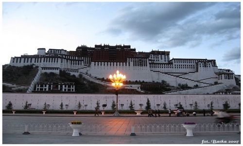 Zdjcie TYBET / Tybet / Lhasa  / Wieczorna Potala