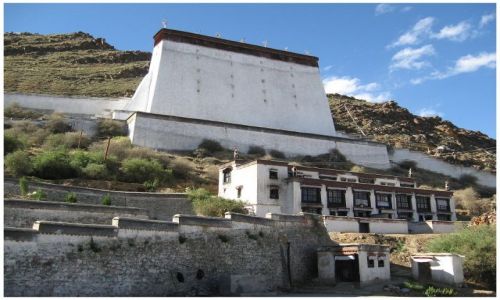 Zdjecie TYBET / Tybet południowy / Shigatse - Tashilhunpo / Tashilhunpo - górny fragment zespołu klasztornego