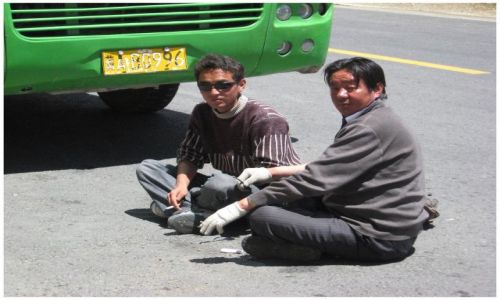 Zdj�cie TYBET / Tybet po�udniowy / w drodze do Shigatse / Przerwa na papierosa