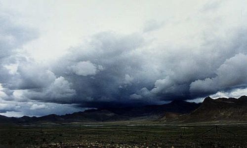 Zdjęcie TYBET / brak / droga do Nepalu / groza wciąż gdzieś z boku
