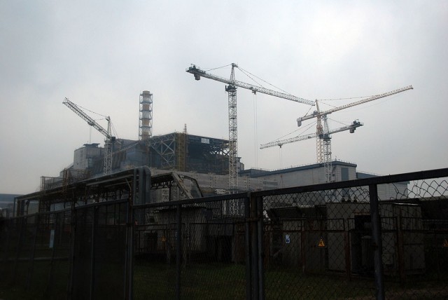 Zdj cia: Czarnobylska Elektrownia Jdrowa, obwd Kijowski, Stary sarkofag skrywajcy IV reaktor Czarnobylskiej Elektrowni Jdrowej, UKRAINA