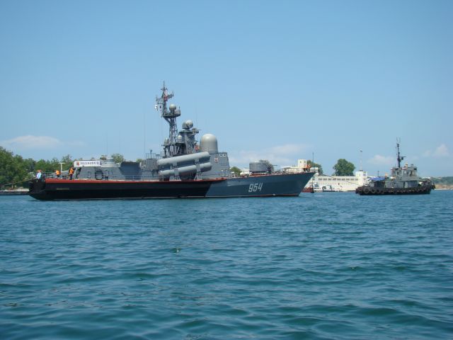 Zdjęcia: SEWASTOPOL - PORT, KRYM, "IWANOWIEC " WYCHODZI Z PORTU, UKRAINA Zdjęcia: SEWASTOPOL - PORT, KRYM, "IWANOWIEC " WYCHODZI Z PORTU, UKRAINA
