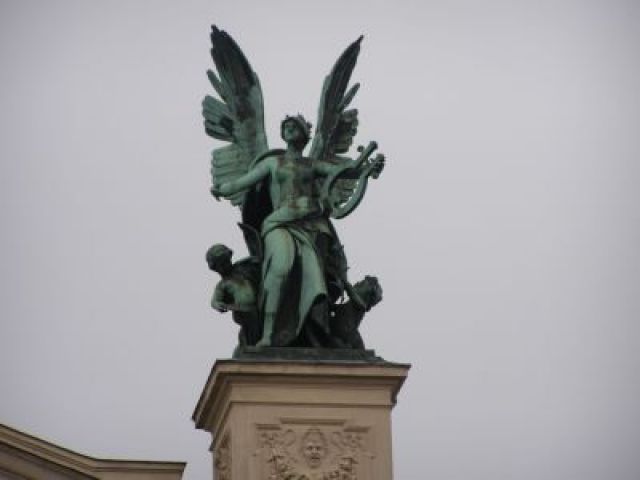 Zdjęcia: Lwów, Lwów - Muzy na gmachu Opery, UKRAINA Zdjęcia: Lwów, Lwów - Muzy na gmachu Opery, UKRAINA