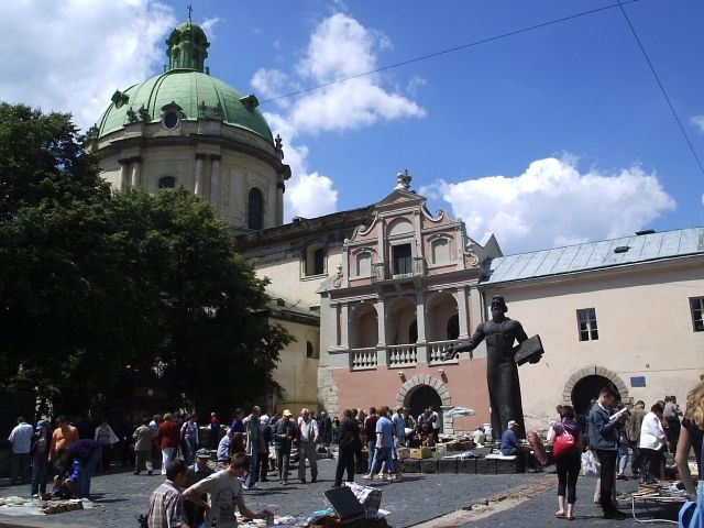 Zdjęcia: Lwów, Targ książek, UKRAINA Zdjęcia: Lwów, Targ książek, UKRAINA