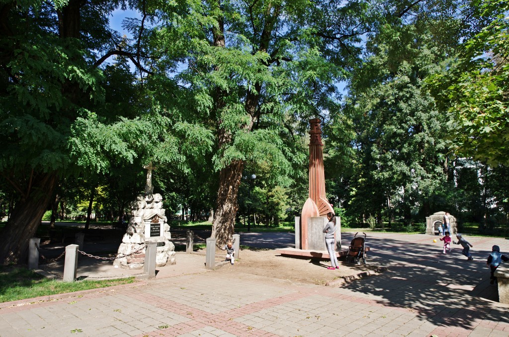 Zdjęcia: Iwano-Frankiwsk, Galicja, Park-cmentarz , UKRAINA Zdjęcia: Iwano-Frankiwsk, Galicja, Park-cmentarz , UKRAINA