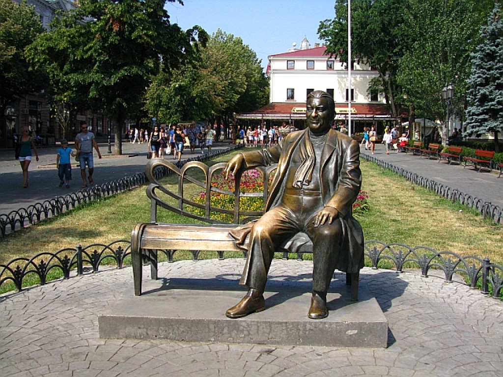 Zdjęcia: Odessa, Obwód Odeski, park miejski - ławeczka L. Utesowa, UKRAINA Zdjęcia: Odessa, Obwód Odeski, park miejski - ławeczka L. Utesowa, UKRAINA