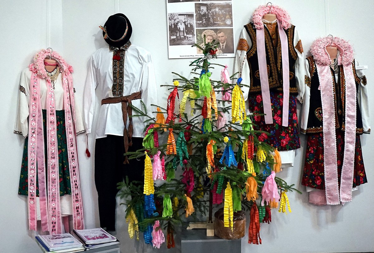 Zdjęcia: Muzeum Etnograficzne w Kołomyi, Obwód Iwanofrankiwski, Barwna huculska odzież, UKRAINA Zdjęcia: Muzeum Etnograficzne w Kołomyi, Obwód Iwanofrankiwski, Barwna huculska odzież, UKRAINA