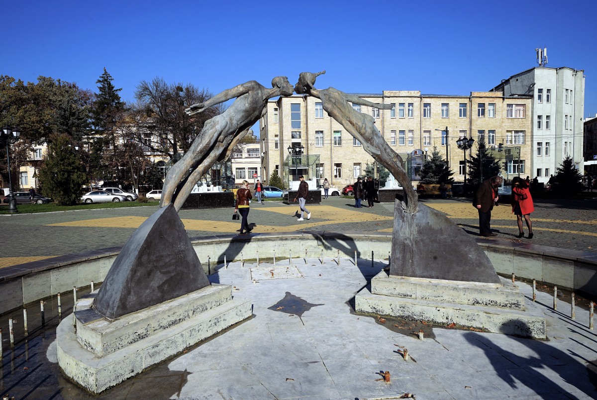 Zdjęcia: Plac architektów, Charków, Całuśna fontanna, UKRAINA Zdjęcia: Plac architektów, Charków, Całuśna fontanna, UKRAINA