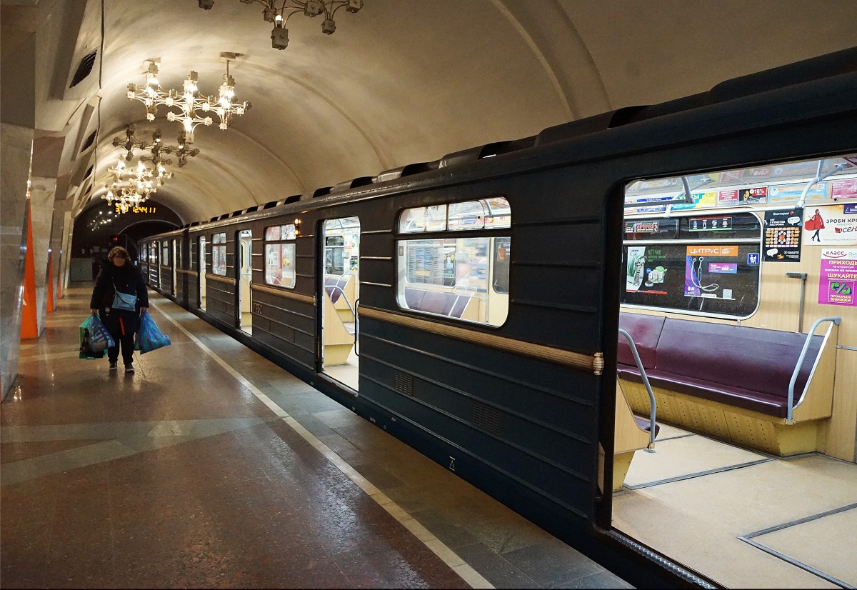 Zdjęcia: Metro, Plac Konstytucji, Charków, Powrót do domu, UKRAINA Zdjęcia: Metro, Plac Konstytucji, Charków, Powrót do domu, UKRAINA