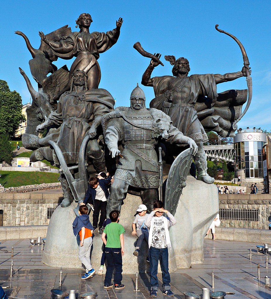 Zdjęcia: Kijów, Plac Niepodległości, Obwód kijowski, Pomnik założycieli Kijowa, UKRAINA Zdjęcia: Kijów, Plac Niepodległości, Obwód kijowski, Pomnik założycieli Kijowa, UKRAINA