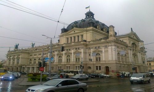 Zdjcie UKRAINA / Lwowski / Lww / Teatr Wielki - opera lwowska - od bazaru