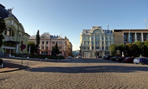 Zdjecie UKRAINA / Bukowina / Czerniowce / W wieczornym wietle