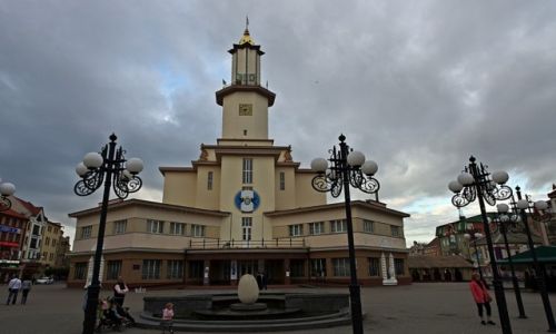 UKRAINA / Galicja / Iwano Frankowsk / Ratusz Polski z okresu midzywojennego
