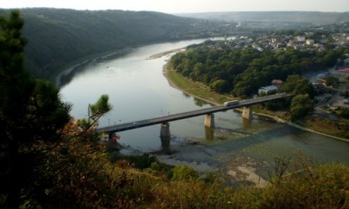 Zdjcie UKRAINA / Bukowina / Zaleszczyki / Dniestr w Zaleszczykach