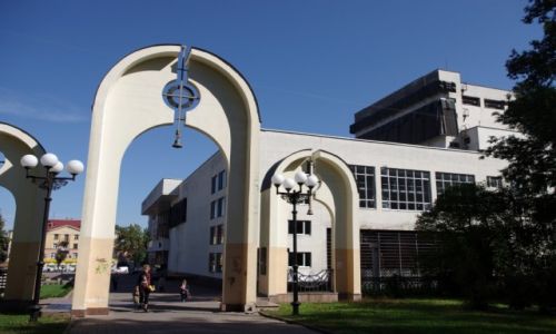 Zdjcie UKRAINA / Galicja / Iwano-Frankiwsk / Brama do parku-cmentarza