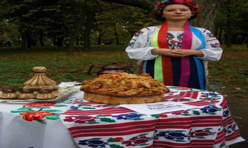 Zdj�cie UKRAINA / Obw�d czernihowski / Sednew / Ukrainka i korowaj