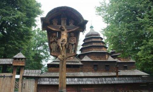 Zdjęcie UKRAINA / Halyczyna / Muzeum Architektury Ludowej i Życia Wiejskiego we Lwowie / W drodze do cerkwi