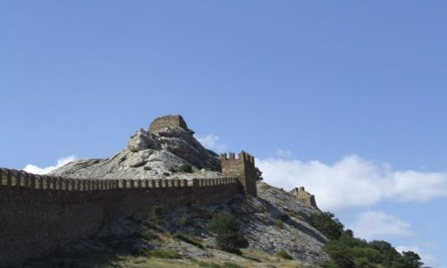 Zdjęcie UKRAINA / Krym / Sudak / mury do nieba