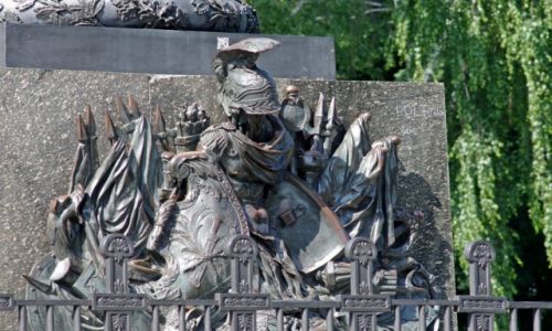 Zdjcie UKRAINA / Wschodnia Ukr. / Potawa / Pod kolumn