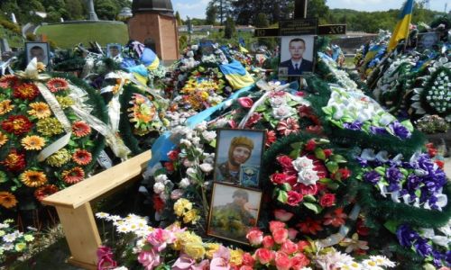 Zdjecie UKRAINA / Lww / Cmentarz yczakowski / wiee groby onierzy zabitych w Donbasie