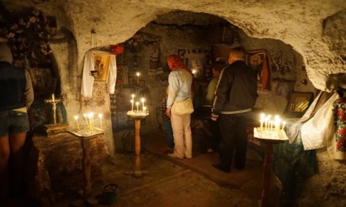 Zdjęcie UKRAINA / Kmieniec Podolski / Bakota, Monaster św. Michała Archanioła / Modlitwa