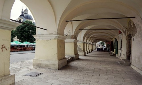 Zdjcie UKRAINA / Obwd Lwowski / kiew / Podcienia kamienicy rynkowej z XVII w,