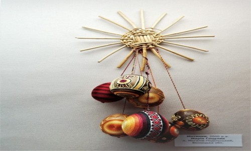 UKRAINA / Obwd Iwanofrankiwski /  Koomyja, Muzeum pisanek / Wielkanocny stroik