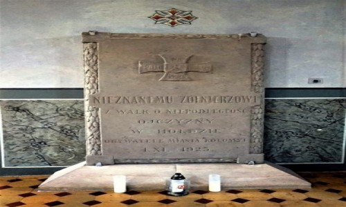 UKRAINA / Koomyja  / Koci pw. w. Ignacego Loyoli / W hodzie walczcym o niepodlego Ojczyzny