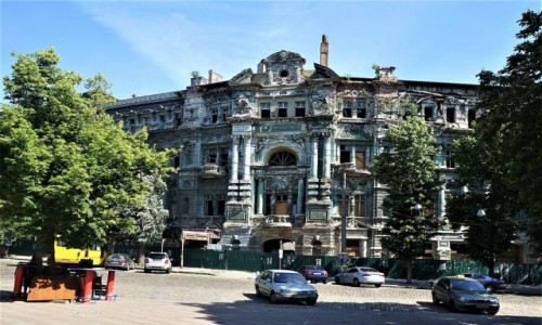 Zdjcie UKRAINA / Odessa / Plac Soborowy / Pikna kamienica w ruinie