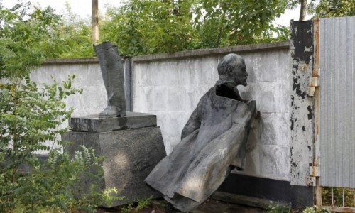 Zdjecie UKRAINA / Obwd sumski / Konotop / Lenin na mietniku (historii)
