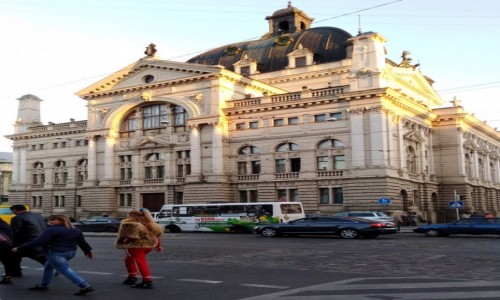 Zdjecie UKRAINA / Galicja / Lww / Opera od strony ulicy