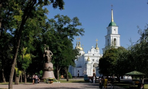 Zdjcie UKRAINA / Ukraina wschodnia / Potawa / Pomnik Iwana Mazepy oraz sobr Zanicia Najwitszej Maryi Panny