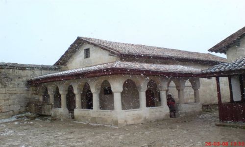Zdjęcie UKRAINA / KRYM / CZUFUT-KALE / Karaimski dom modlitewny ( podczas zawieruchy )