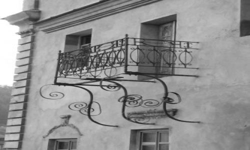 Zdjecie UKRAINA / brak / Krzemieniec  / balkon dla samobjcw
