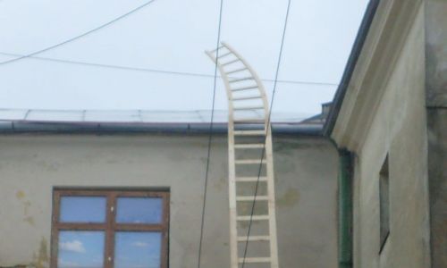 Zdjecie UKRAINA / LWÓW / LWÓW / DOKĄD TĄ DRABINĄ MOŻNA DOJŚĆ?????????