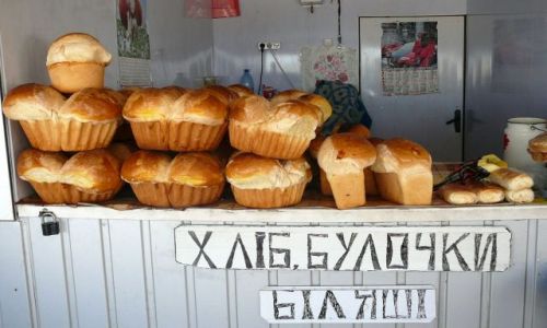 Zdjecie UKRAINA / Koo Winnicy / stragan przy szosie / posilek dla globtrotera