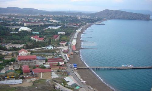 Zdjęcie UKRAINA / Autonomia Krymska / Sudak / Czarna plaza Sudaku widziana z Twierdzy Genuenskiej gorujacej nad miasteczkiem