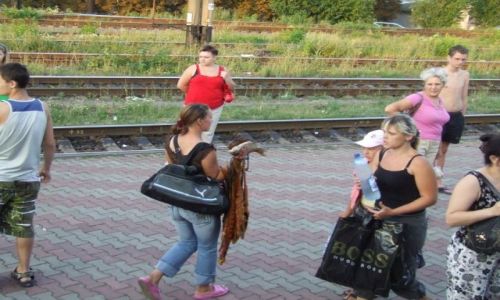Zdjecie UKRAINA / Krym / Krym / Podczas postoju pociagu kupisz wszystko