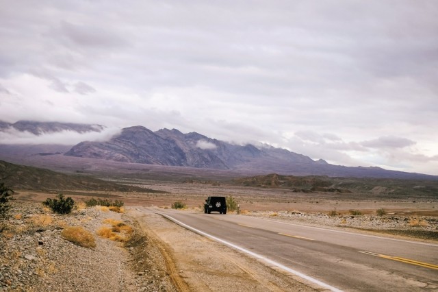 Zdj cia: Death Valley National Park, Kalifornia, Droga do Devil's Cornfield, USA Zdj cia: Death Valley National Park, Kalifornia, Droga do Devil's Cornfield, USA