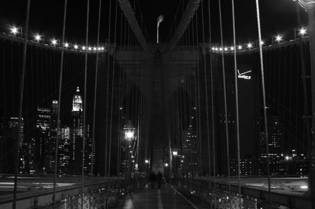 Zdjęcia: jeden z mostow nowego yorku, brooklyn bridge nocą, USA Zdjęcia: jeden z mostow nowego yorku, brooklyn bridge nocą, USA