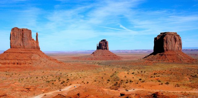 Zdjęcia: Monument Valley, Arizona, cudowna kraina Navajo - w samo południe..., USA Zdjęcia: Monument Valley, Arizona, cudowna kraina Navajo - w samo południe..., USA