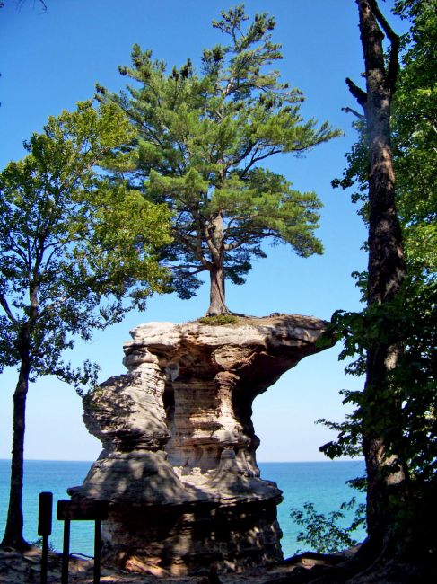 Zdjęcia: Michigan / Upper Peninsula / jez. Gorne, Chapel Rock, USA Zdjęcia: Michigan / Upper Peninsula / jez. Gorne, Chapel Rock, USA