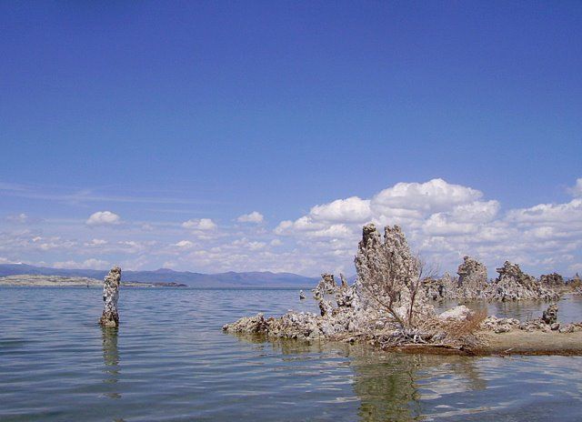 Zdjęcia: jezioro Mono, Kalifornia, niezwykłe skałki osadowe na Mono Lake, USA Zdjęcia: jezioro Mono, Kalifornia, niezwykłe skałki osadowe na Mono Lake, USA