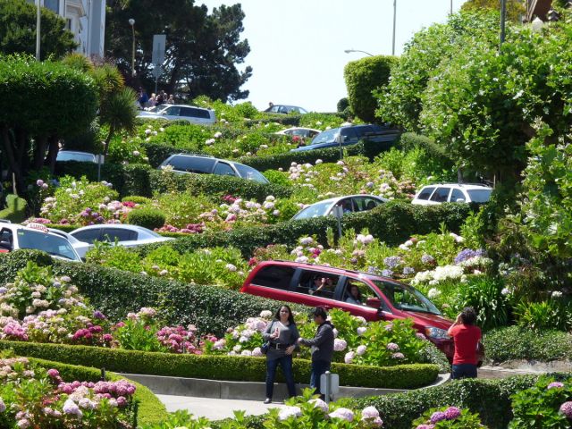 Zdjęcia: San Francisco, California, Lombard Street - najstromsza uliczka w San Francisco, USA Zdjęcia: San Francisco, California, Lombard Street - najstromsza uliczka w San Francisco, USA