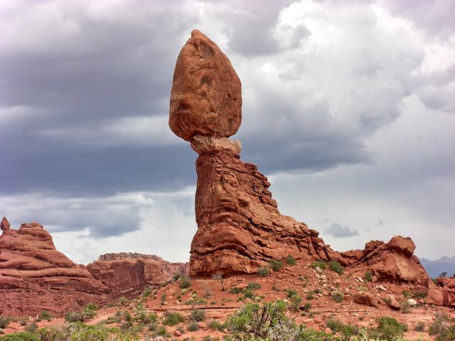 Zdjęcia: Arches NP, Utah, Jak ta skała się tam dostała ?, USA Zdjęcia: Arches NP, Utah, Jak ta skała się tam dostała ?, USA